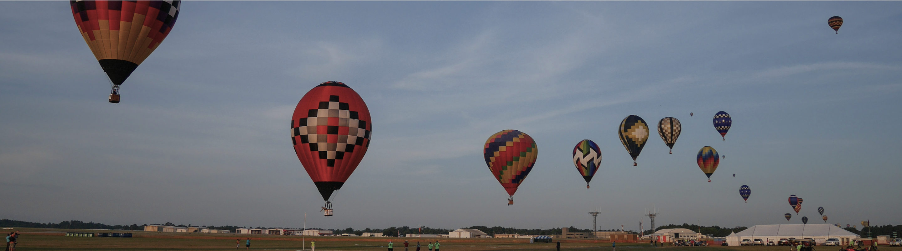 11 hot air balloon in a festival around the U.S.